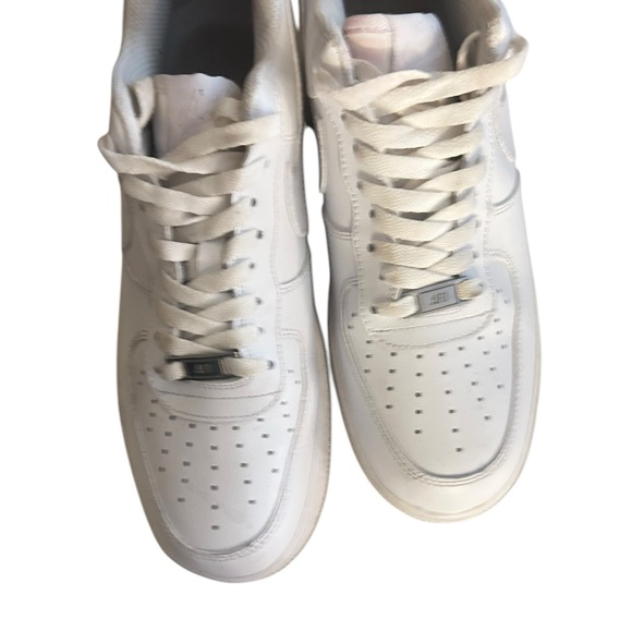 Nike Air Force 1's '07 Triple White Shoes Sz 10.5 Women/Sz 9 Men #315122-111 - Picture 4 of 9